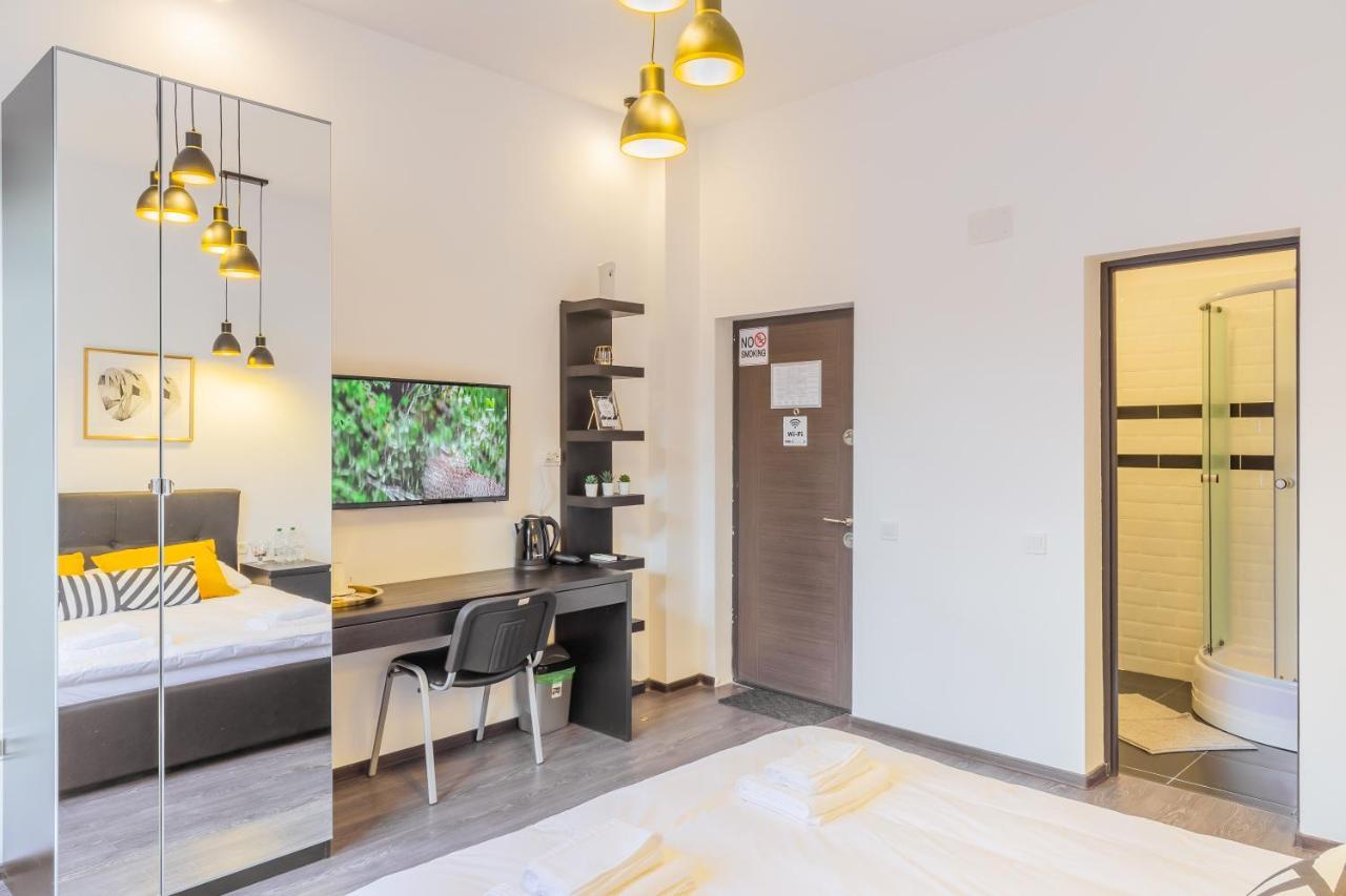 Chateau: Upscale In Bucharest's Historical Center! Aparthotel